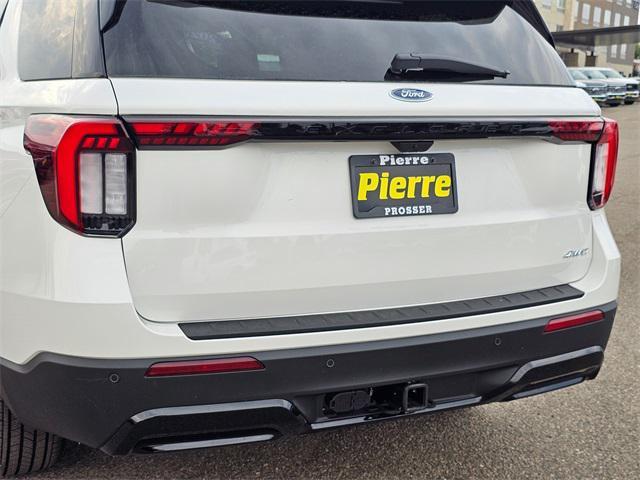 Photo of 2025 Star White Metallic Tri-Coat Ford Explorer