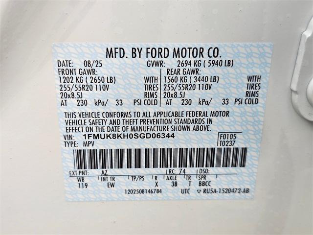 Photo of 2025 Star White Metallic Tri-Coat Ford Explorer