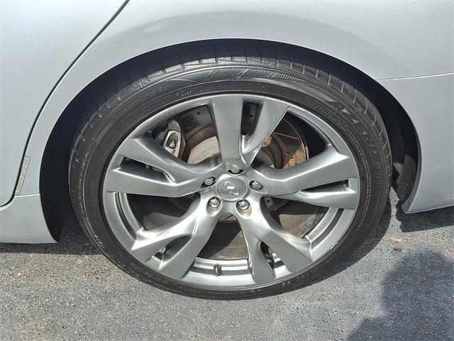 Photo of 2016 Liquid Platinum INFINITI Q70L