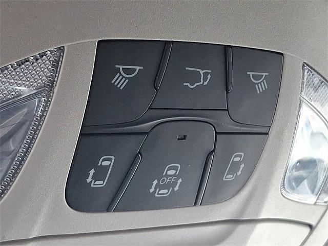 Photo of 2023 Brilliant Black Crystal Pearlcoat Chrysler Pacifica