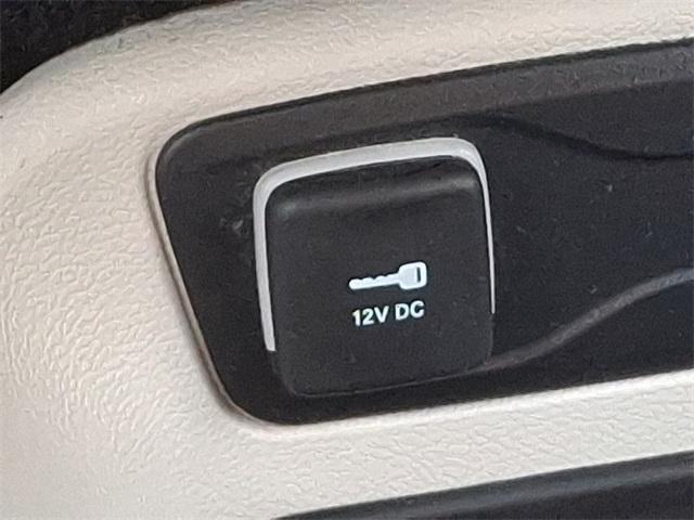 Photo of 2023 Brilliant Black Crystal Pearlcoat Chrysler Pacifica