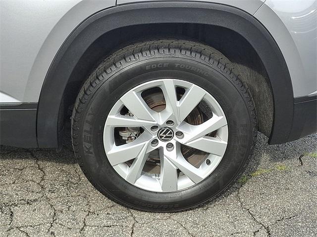 Photo of 2021 Pyrite Silver Metallic Volkswagen Atlas Cross Sport