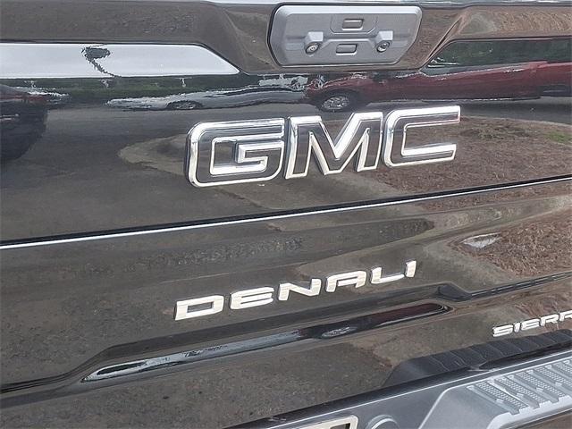 Photo of 2023 Onyx Black GMC Sierra 1500