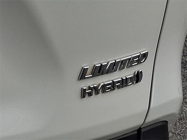 Photo of 2020 Blizzard Pearl Toyota RAV4 Hybrid