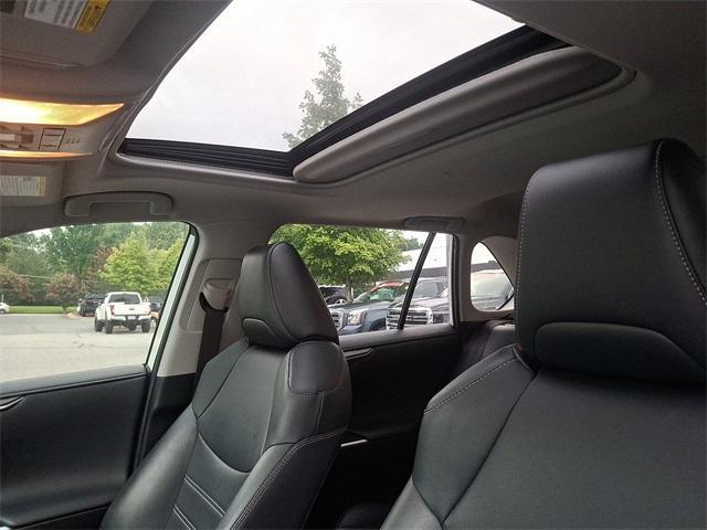 Photo of 2020 Blizzard Pearl Toyota RAV4 Hybrid