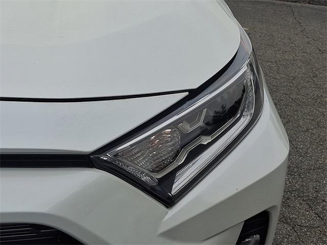Photo of 2020 Blizzard Pearl Toyota RAV4 Hybrid