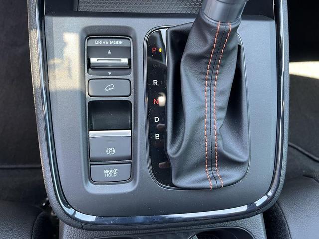 Photo of 2026 Platinum White Pearl Honda CR-V Hybrid