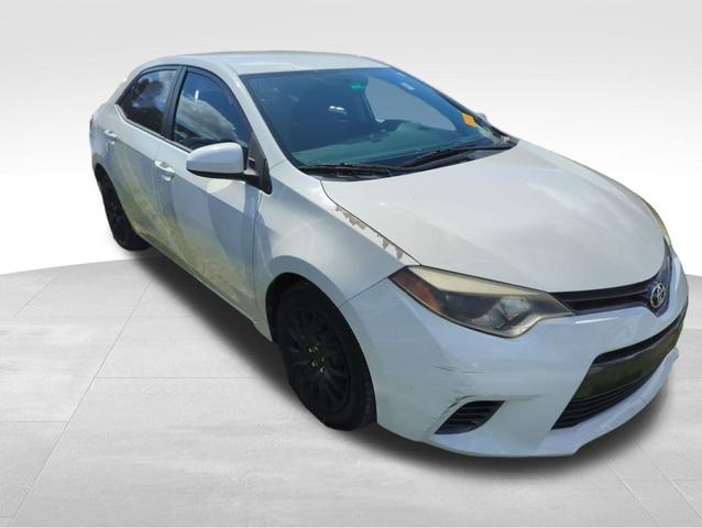 Photo of 2015 White Toyota Corolla