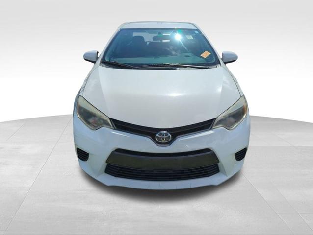 Photo of 2015 White Toyota Corolla