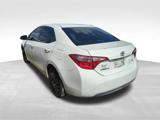 Photo of 2015 White Toyota Corolla