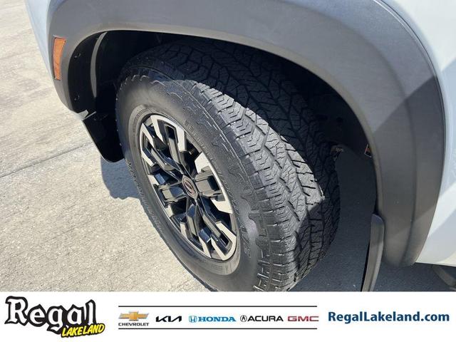 Photo of 2022 Glacier White Nissan Frontier