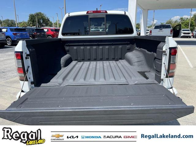 Photo of 2022 Glacier White Nissan Frontier