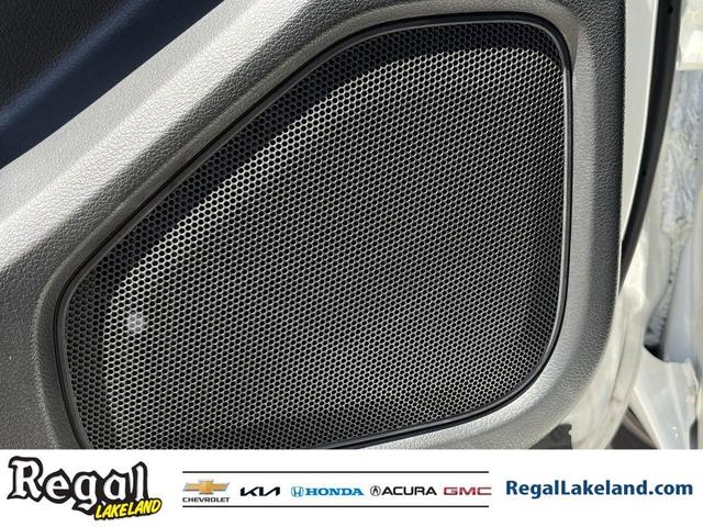 Photo of 2022 Glacier White Nissan Frontier