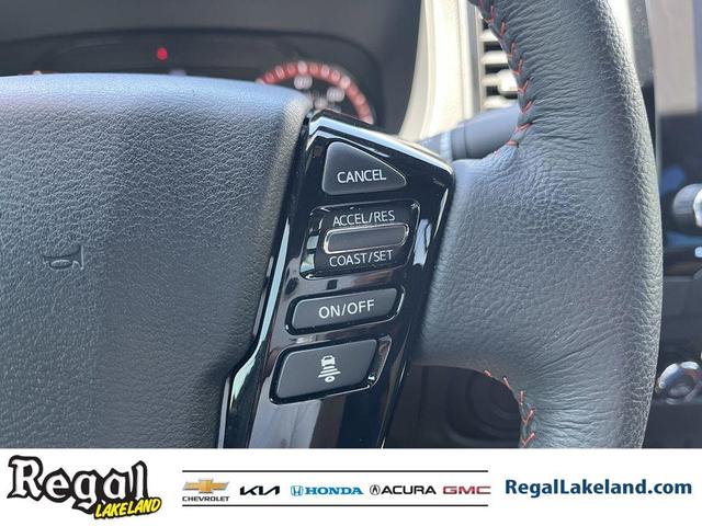 Photo of 2022 Glacier White Nissan Frontier