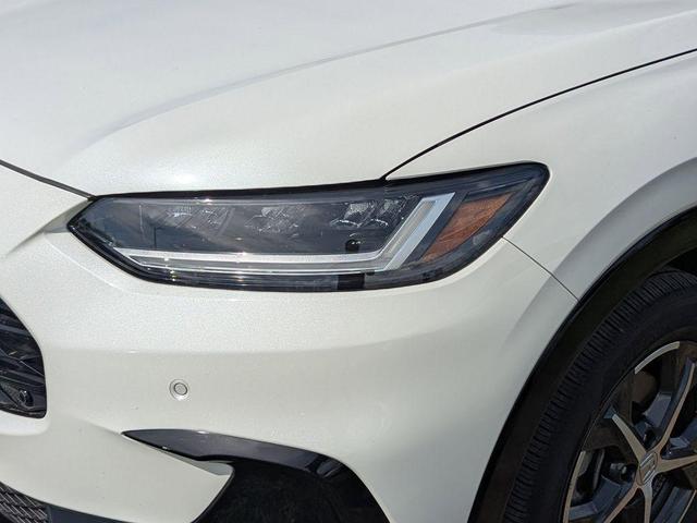 Photo of 2023 Platinum White Pearl Honda HR-V
