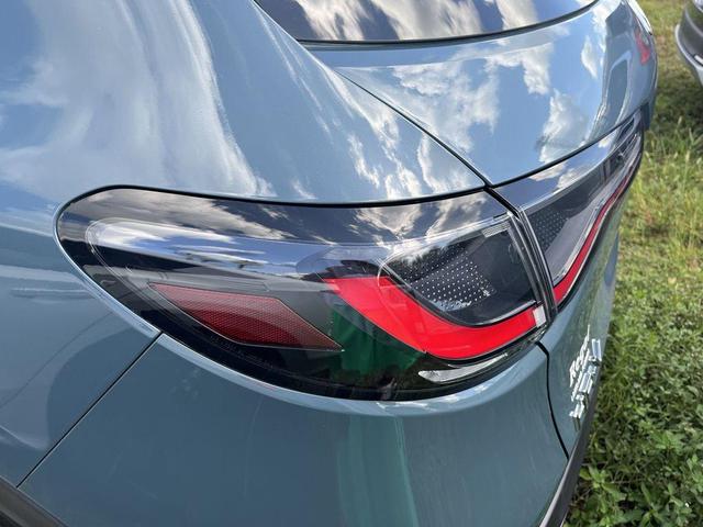 Photo of 2024 Pearl Honda HR-V