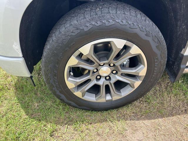 Photo of 2023 Iridescent Pearl Tricoat Chevrolet Silverado 1500