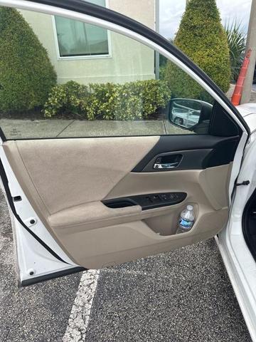 Photo of 2013 White Honda Accord