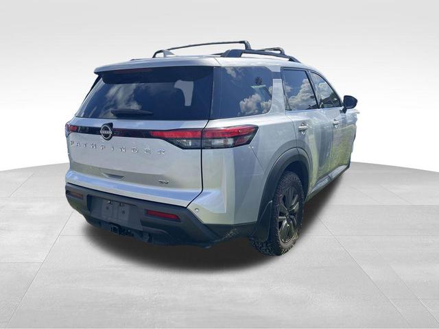 Photo of 2022 Brilliant Silver Metallic Nissan Pathfinder