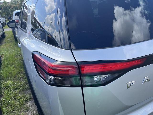 Photo of 2022 Brilliant Silver Metallic Nissan Pathfinder