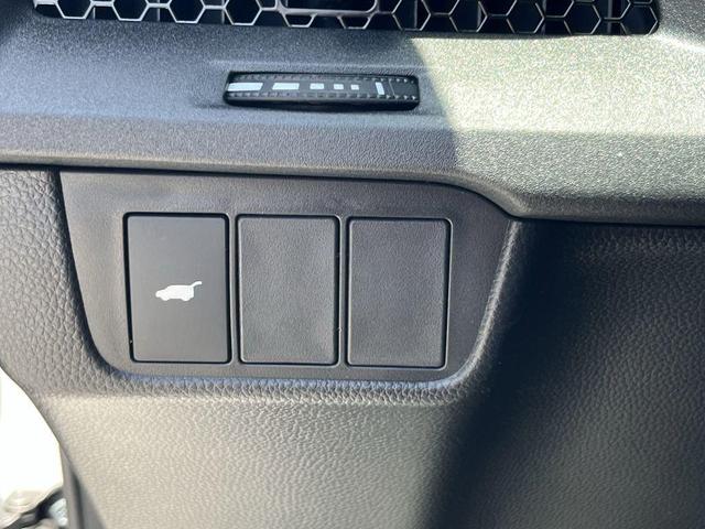 Photo of 2026 Platinum White Pearl Honda CR-V Hybrid