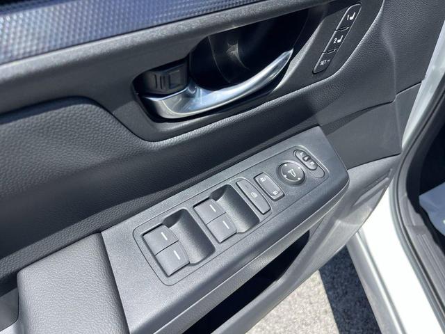 Photo of 2026 Platinum White Pearl Honda CR-V Hybrid