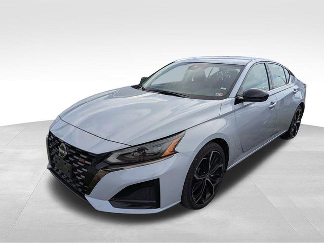 Photo of 2023 Gray Sky Pearl Nissan Altima