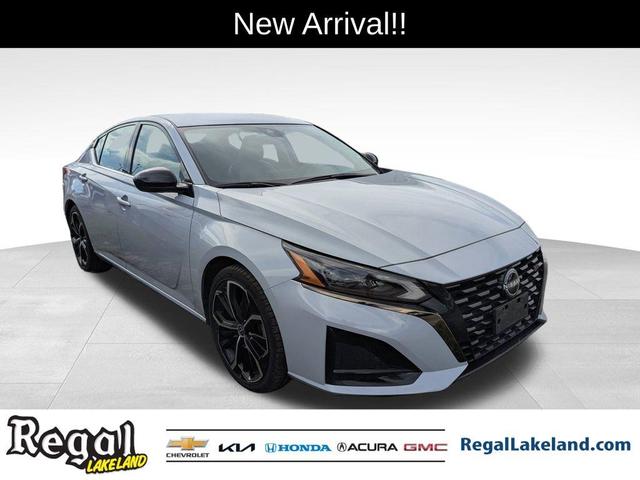 Photo of 2023 Gray Sky Pearl Nissan Altima