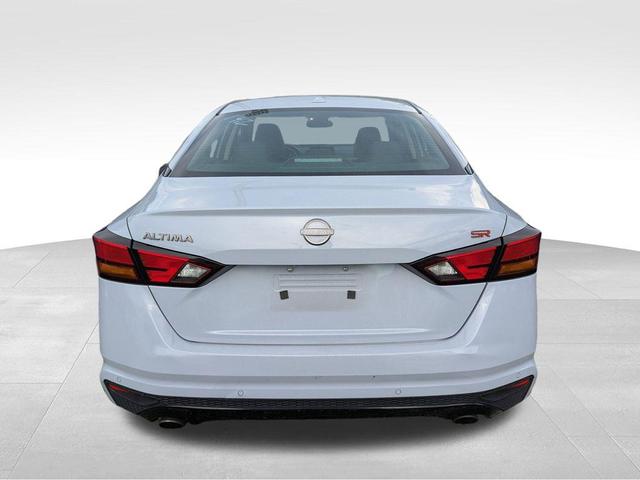 Photo of 2023 Gray Sky Pearl Nissan Altima