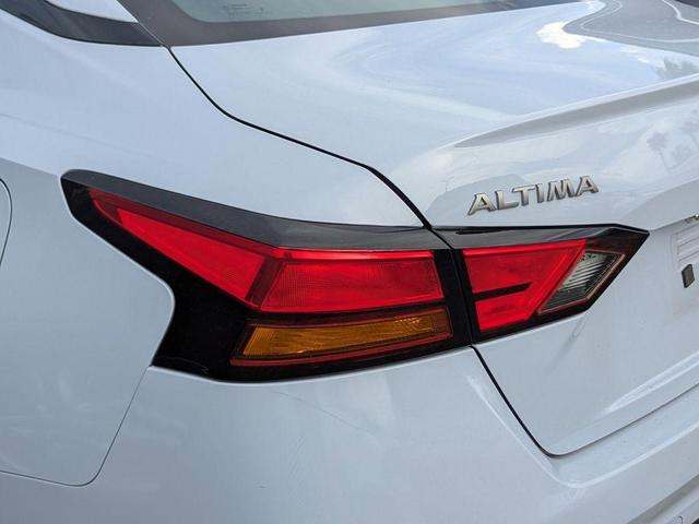 Photo of 2023 Gray Sky Pearl Nissan Altima