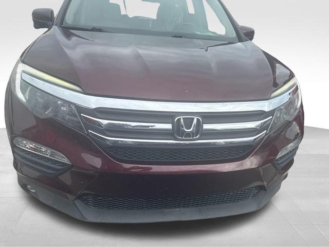 Photo of 2017 Dark Cherry Pearl Honda Pilot