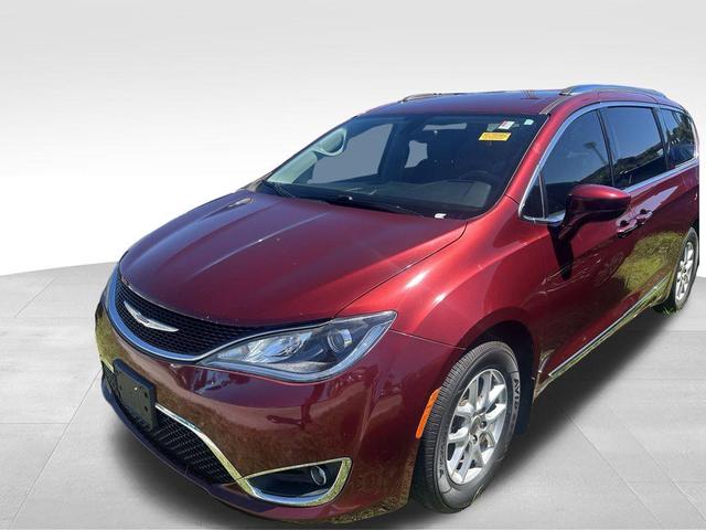 Photo of 2020 Velvet Red Pearlcoat Chrysler Pacifica