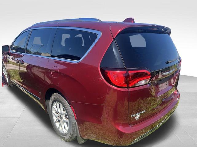 Photo of 2020 Velvet Red Pearlcoat Chrysler Pacifica
