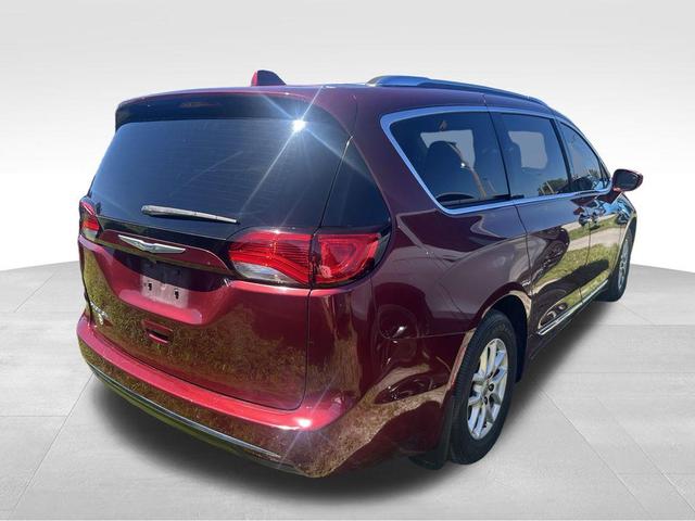 Photo of 2020 Velvet Red Pearlcoat Chrysler Pacifica