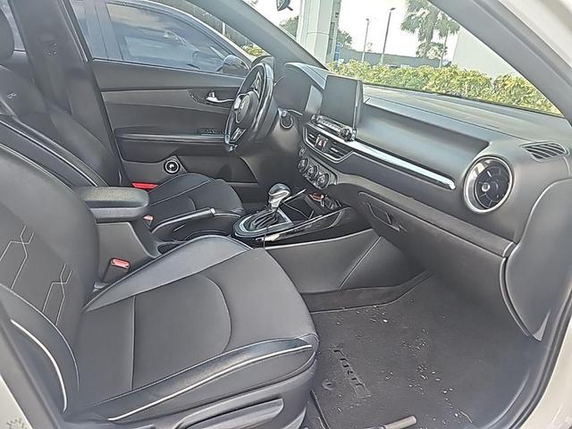 Photo of 2021 Clear White Kia Forte