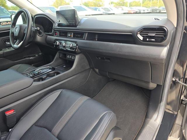 Photo of 2025 Crystal Black Pearl Honda Pilot