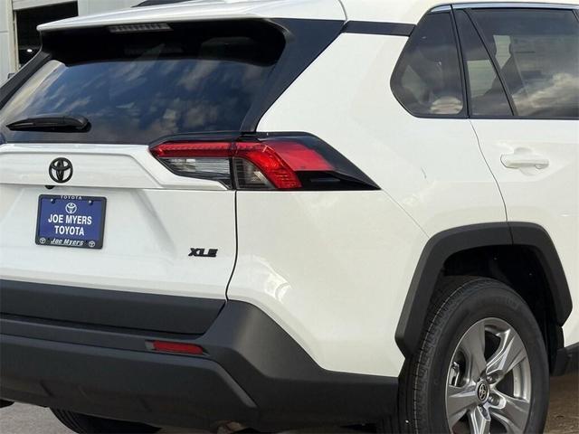 Photo of 2025 Ice Cap Toyota RAV4
