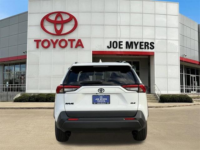 Photo of 2025 Ice Cap Toyota RAV4