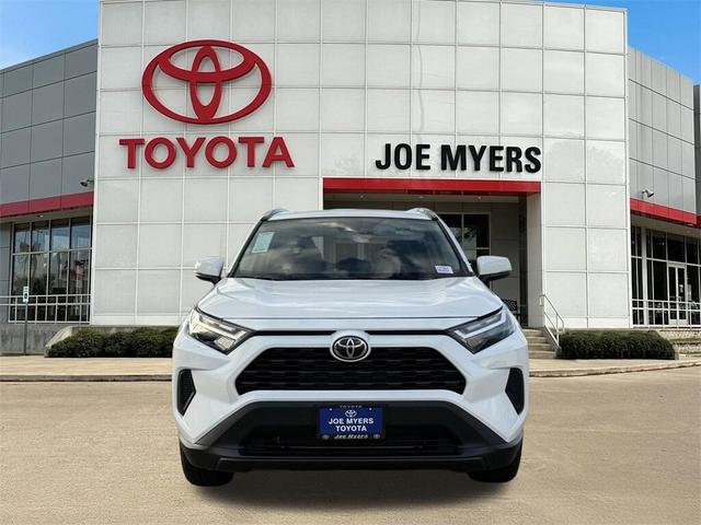 Photo of 2025 Ice Cap Toyota RAV4
