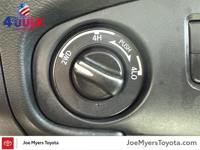 Photo of 2024 Glacier White Nissan Frontier