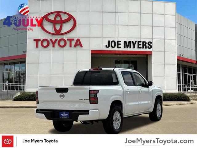 Photo of 2024 Glacier White Nissan Frontier