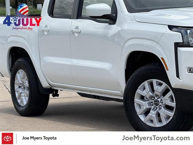 Photo of 2024 Glacier White Nissan Frontier