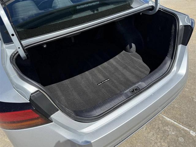 Photo of 2024 Brilliant Silver Metallic Nissan Altima