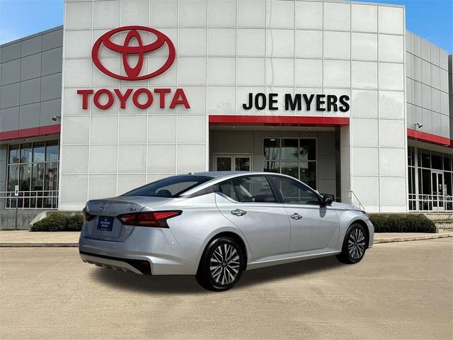 Photo of 2024 Brilliant Silver Metallic Nissan Altima