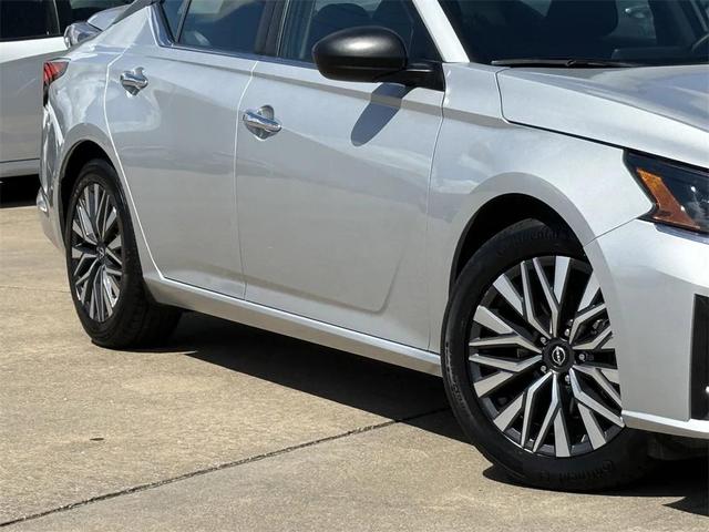 Photo of 2024 Brilliant Silver Metallic Nissan Altima