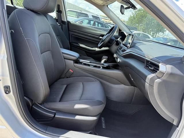 Photo of 2024 Brilliant Silver Metallic Nissan Altima