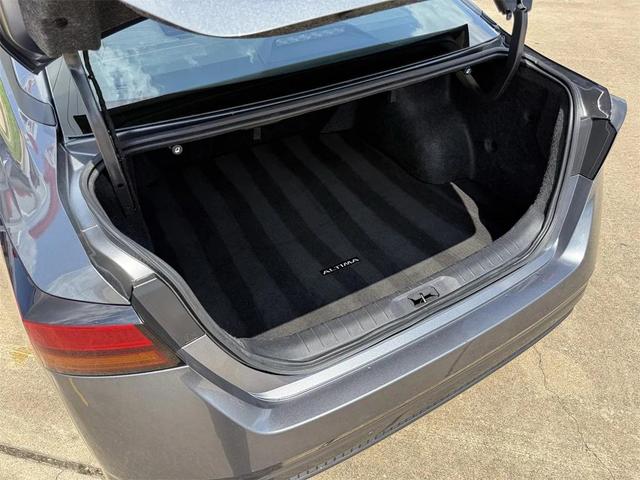 Photo of 2024 Gun Metallic Nissan Altima