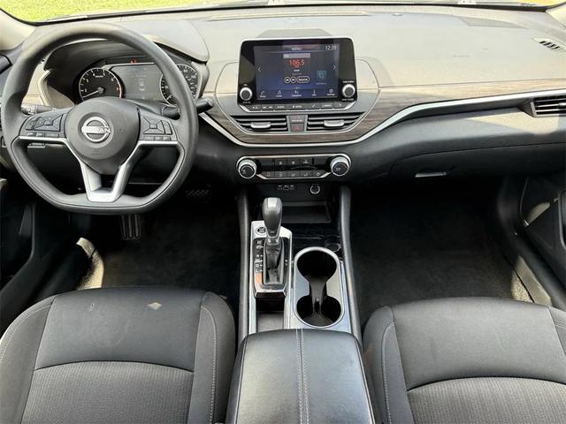 Photo of 2024 Gun Metallic Nissan Altima