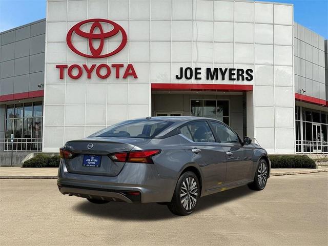 Photo of 2024 Gun Metallic Nissan Altima