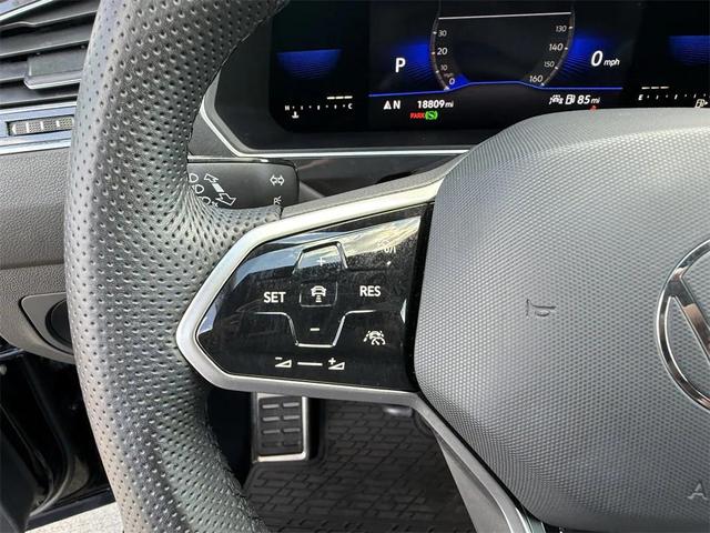 Photo of 2022 Deep Black Pearl Volkswagen Tiguan